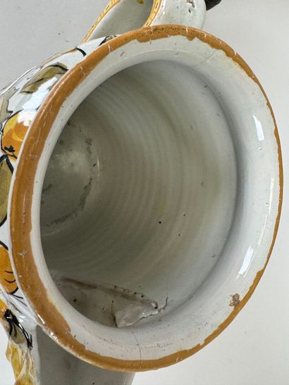 ASIE, XXe.
Vase bouteille en céramique bleue...