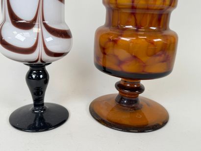 Lot en verre coloré comprenant un grand vase...