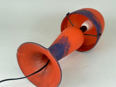 Le Verre Français, dans le goût de.
Lampe...