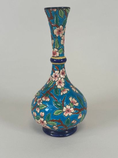 LONGWY.
Small polychrome earthenware soliflore...