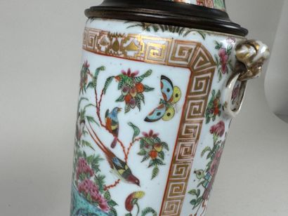 ASIA, 20th century.
Polychrome porcelain...