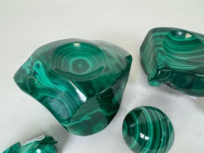 Two free-form malachite receptacles.
5 x...