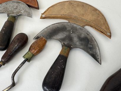 BLANCHARD à Paris, et divers.
Outils de bourreliers...
