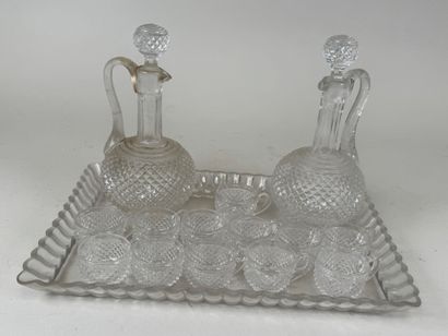 BACCARAT, attribué à.
Petit nécessaire à...