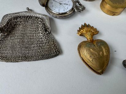 Lot comprising: - a gilded metal pendant...