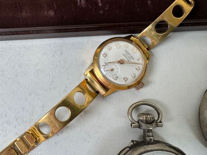 Two silver gousset watches. D. 4 cm. (accidents)....