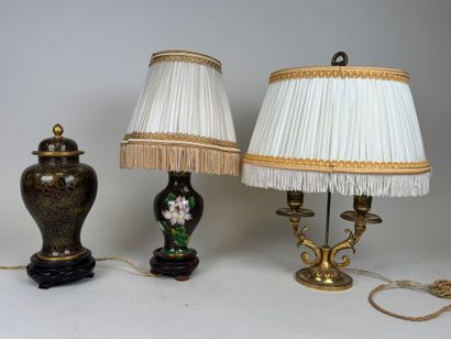 Lot comprenant :
- Petit vase balustre en...