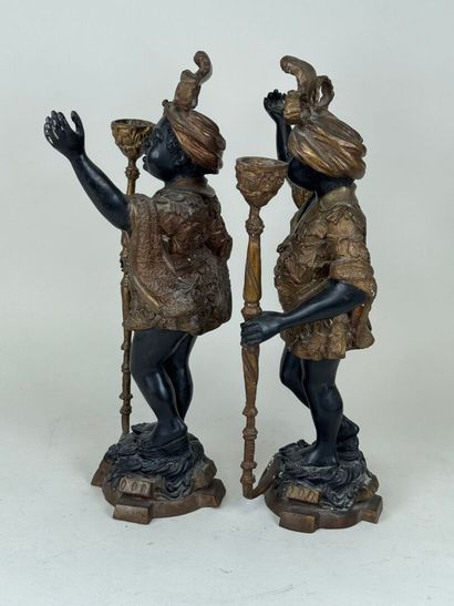 École, XXe.
Deux personnages à la coiffe...