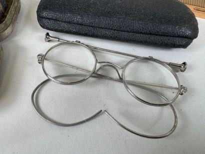 Lot of display items including ink pads in...