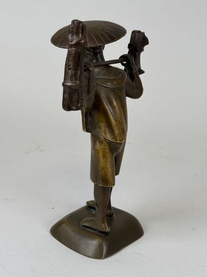 VIETNAM, 20th century.
The bearer.
Patinated...