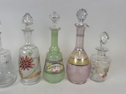 Six carafons ou carafes certaines partiellement...