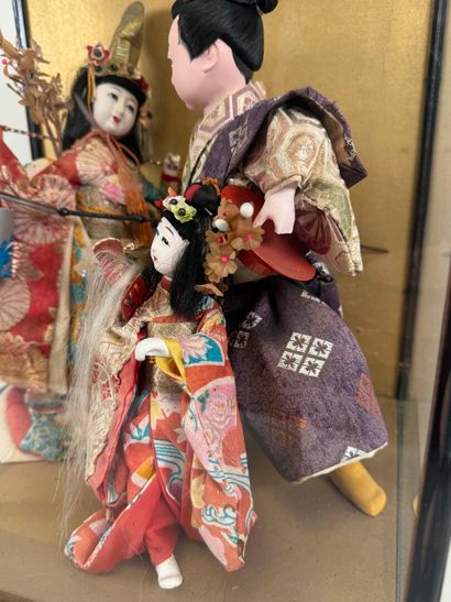 JAPON, XXe.
Diorama en bois laqué et verre...