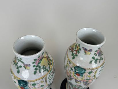 CHINE, XXe.
Paire de vases en porcelaine...
