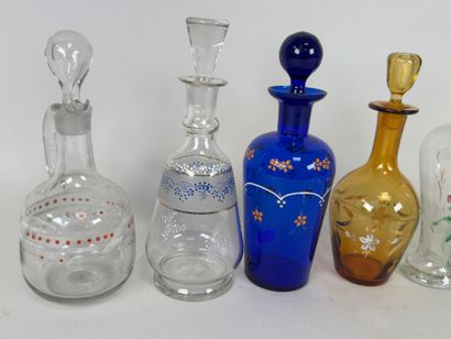 Six carafons ou carafes certaines partiellement...