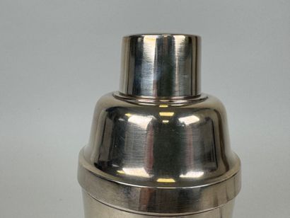 Shaker in silver-plated metal.
H. 24 cm.