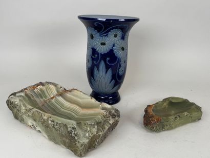 Two onyx storage trays.
6 x 25 x 12 cm (larger).
Also...