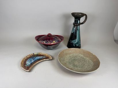 MORVAN et divers.
Quatre pièces en céramique...