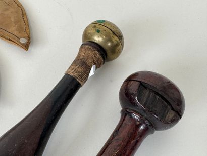 BLANCHARD à Paris, et divers.
Outils de bourreliers...