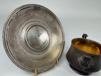 Tasse et sa sous-tasse en argent et argent...