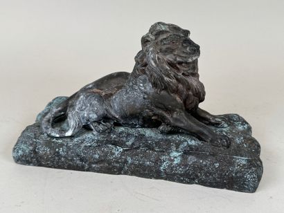 École XXe. 
Lion sur sa terrasse.
Sujet en...