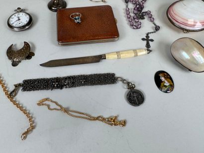 Small lot of display items including : 
-...