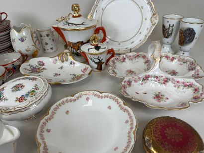 Important lot of polychrome and gold porcelain...