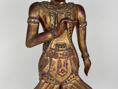 ASIE, XXe.
Grande statue en bois sculpté,...