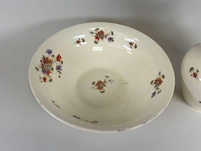 HAMAGE.
A polychrome and gold earthenware...