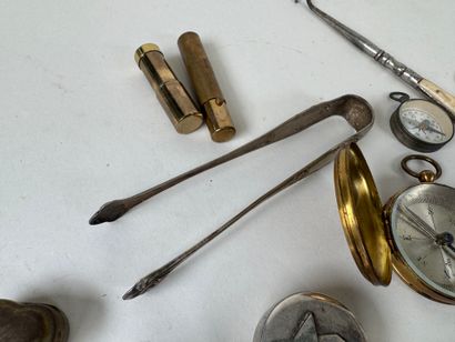 Lot comprising: - a gilded metal pendant...