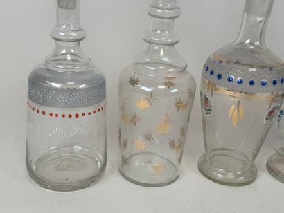 Six carafons en verre à décor émaillé et...
