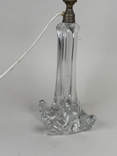 BACCARAT.
Pied de lampe en cristal moulé.
H....