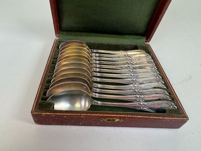 Suite de douze petites cuillères en métal...