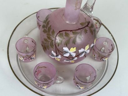 Service à liqueur en verre émaillé décoré...