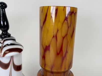 Lot en verre coloré comprenant un grand vase...