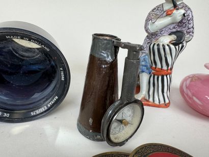 Lot d'objets de vitrine comprenant :
- une...