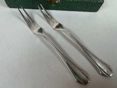 Suite de 16 fourchettes à escargot en métal...