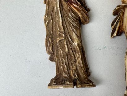 Lot comprising a Christ and a Saint in carved...