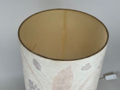 Lampe en pierre reconstituée, l'abat-jour...