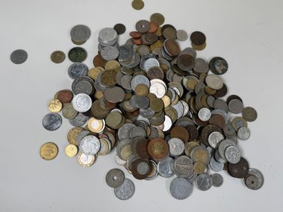 Bulk lot of coins.