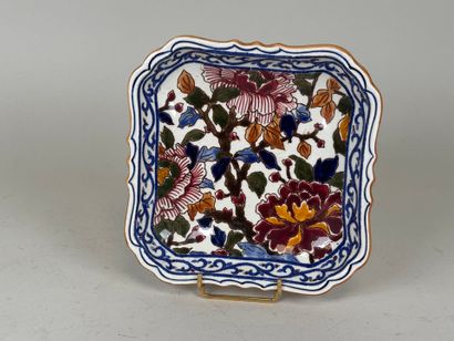 GIEN, XXe.
Petite coupe vide-poche carrée...