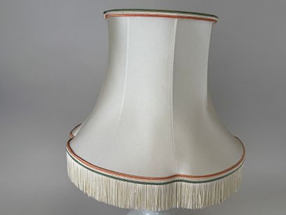 ASIE, XXe.
Vase monté en lampe en porcelaine...