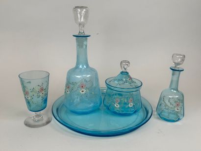 Nécessaire de nuit en verre coloré à décor...