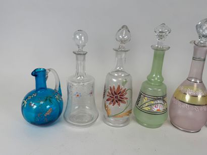 Six carafons ou carafes certaines partiellement...