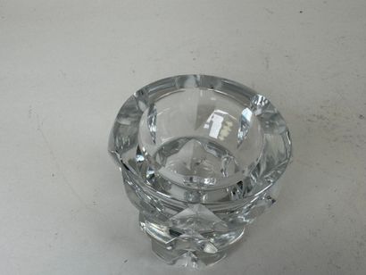 DAUM France.
Small cut crystal vase.
H. 11...