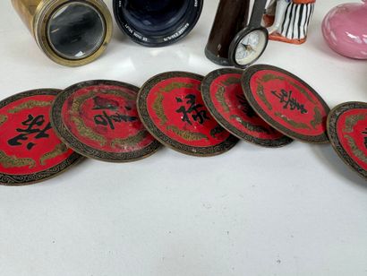 Lot d'objets de vitrine comprenant :
- une...
