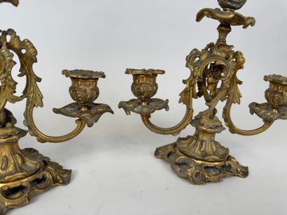 Paire de candélabres en bronze à trois bras...
