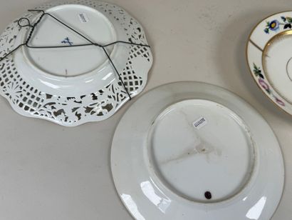 MEISSEN. 
Paire d'assiettes décoratives ajourées...