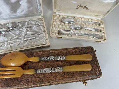 Silver-plated lot including 6 place settings...