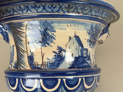 NEVERS, early 20th century.
Glazed earthenware...