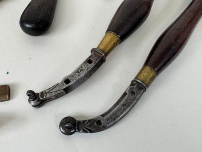 BLANCHARD à Paris, et divers.
Outils de bourreliers...